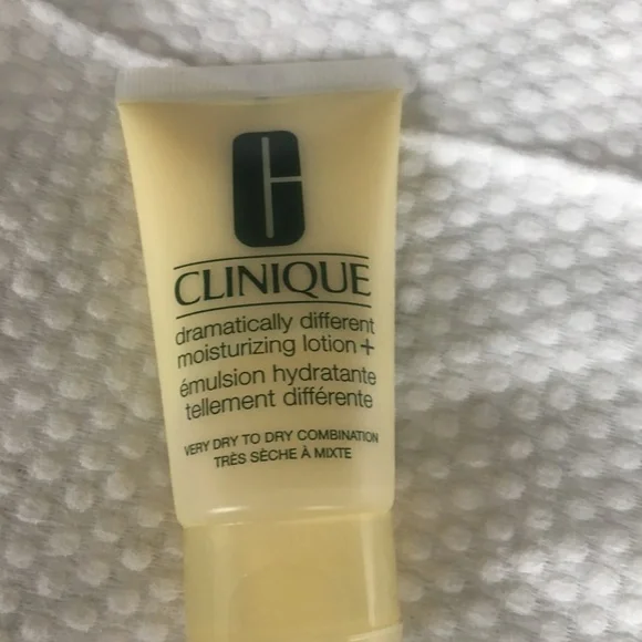 SOLD- CLINIQUE DRAMATICALLY MOISTURIZING LOTION 1 FL OZ - Picture 4 of 4